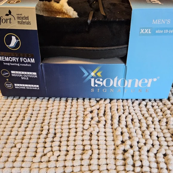 Men's Isotoner Slippers - Picture 3 of 3